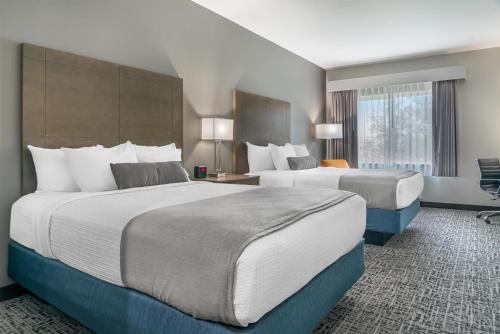 Best Western Plus Wayland Hotel in Shelbyville, USA