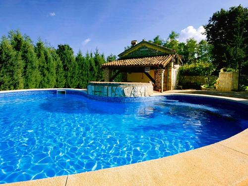  Cozy Holiday Home in zupanici with Swimming Pool, Pension in Martinski