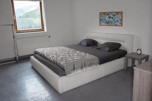 Zentrale Ferienwohnung mit kostenlosen Parkplätzen (Zentrale Ferienwohnung mit kostenlosen Parkplatzen) in ลีโอเบน