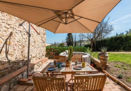 Private Tuscan Villa with Stunning Hill Views in Мурло