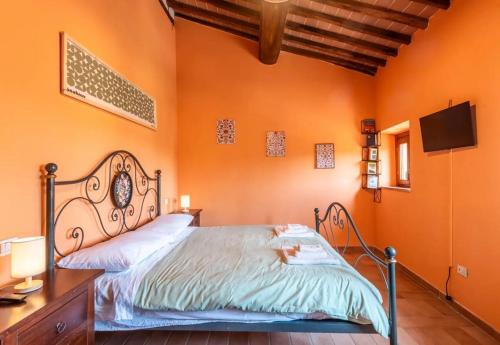 Private Tuscan Villa with Stunning Hill Views in Мурло