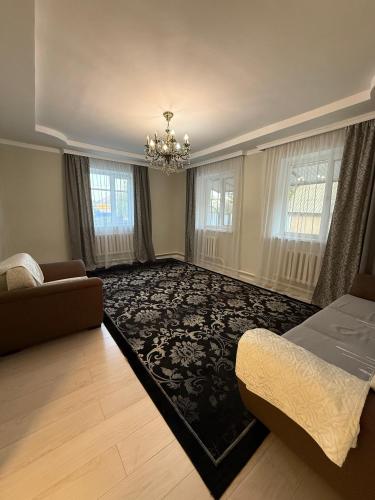 Двухэтажный дом в центре на 6-10 человек (Двухэтажныи дом в центре на 6-10 человек) in Uralsk