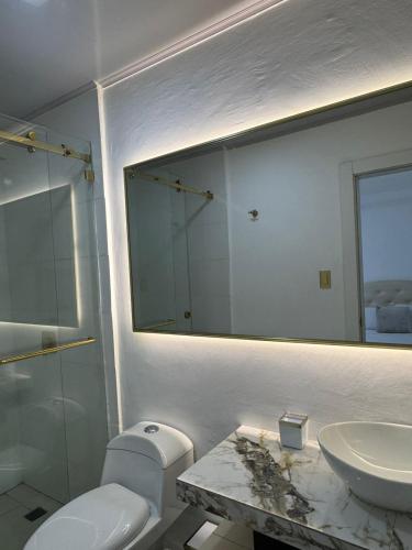 Hotel The Royalty Inn - image 4