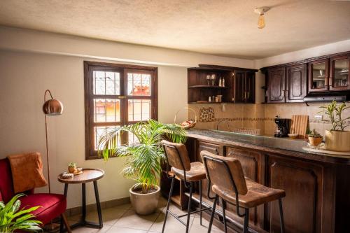 Cozy Stay with Volcano View - Central Antigua, Antigua Guatemala (foto 3)