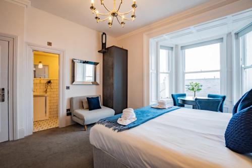 Studio with Scenic Marina Views - Sleeps 3, Dublin (photo 3)