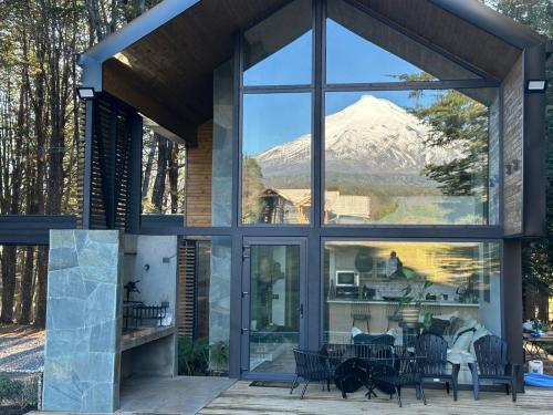 Casa vista al Volcán (Casa vista al Volcan) in Pucon Waterfront