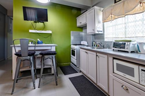 Modern Apartment near Pigeon Point with Breakfast in Kraunpointa
