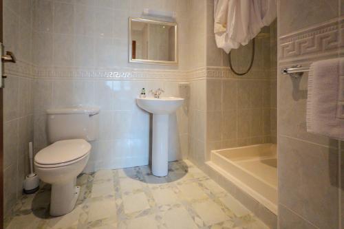 2 bedrooms, 4 beds
