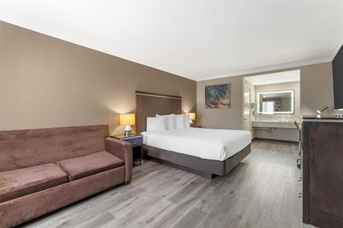 Large King Room - Non-Smoking