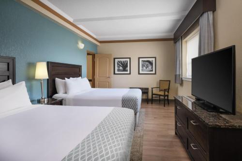 Queen Room with Two Queen Beds - Pet Friendly