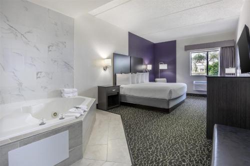 Ramada by Wyndham Bolingbrook in Bolingbrook, USA