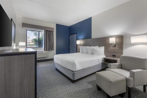 Ramada by Wyndham Bolingbrook - image 7