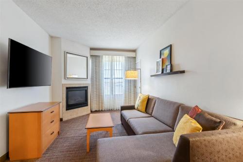 Two Bedroom Suite - Two Kings - Fireplace - Jetted Tub