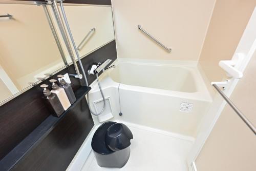 room detail thumbnail 2