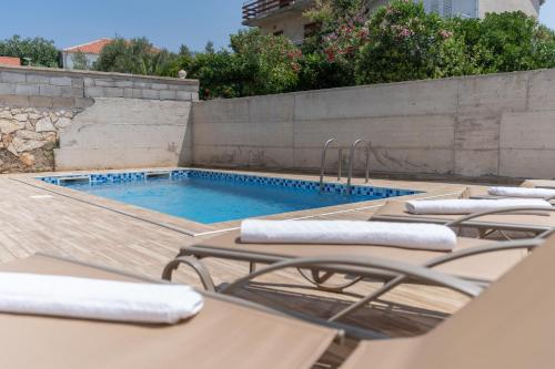 Villa Marijo with a pool - image 5