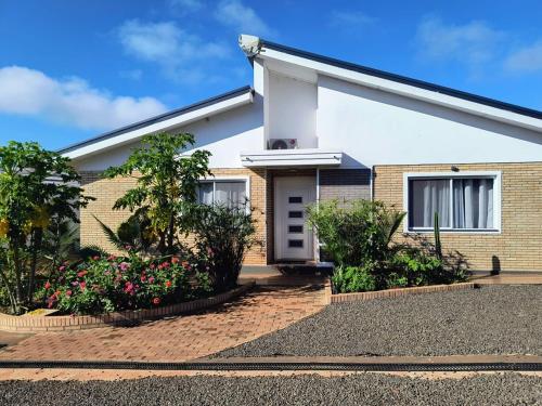 Casa Connect in Barrio Esperanza, 3 Zimmer, Kuche, Parking, Sauna, ruhig, central, modern! in Obligado