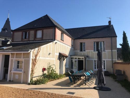 . Gîte familial avec jardin clos, à Saint-Georges-sur-Eure, 7 chambres pour 14 pers, proche Chartres - FR-1-581-84