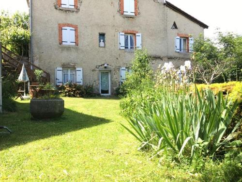 . Gîte chaleureux entre festivals, nature et confort avec wifi à Jullianges