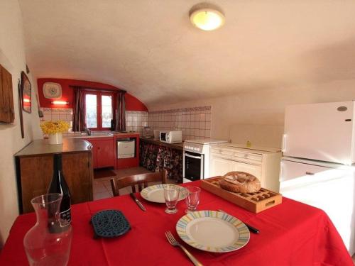 Gîte chaleureux entre festivals, nature et confort avec wifi à Jullianges - FR-1-582-237 (Gite chaleureux entre festivals, nature et confort avec wifi a Jullianges - FR-1-582-237) in 伊蘇瓦爾