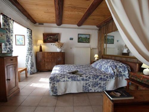 Gîte chaleureux entre festivals, nature et confort avec wifi à Jullianges - FR-1-582-237 (Gite chaleureux entre festivals, nature et confort avec wifi a Jullianges - FR-1-582-237) in 伊蘇瓦爾