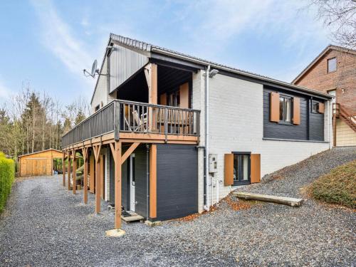 Elegant chalet in Manhay with Sauna, cleaning included