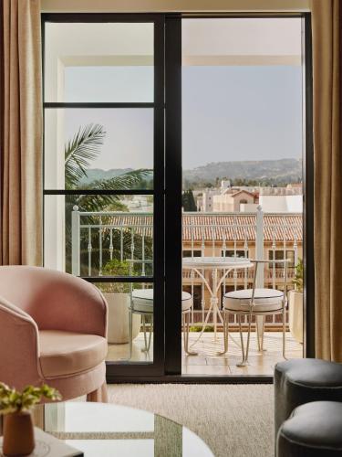 room detail thumbnail 1