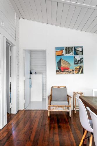 Coastal Comfort Holiday Home 100m to Mahia Beach in Mahia