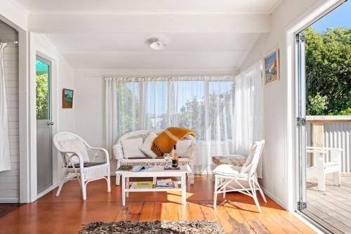 Coastal Comfort Holiday Home 100m to Mahia Beach in Mahia