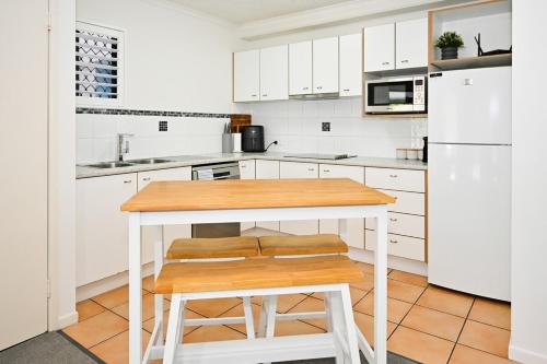 One-Bedroom Apartment image 10