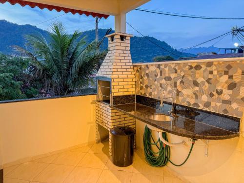 Casa com Ar e Churrasqueira na Prainha de Mambucaba in Portal das Artes