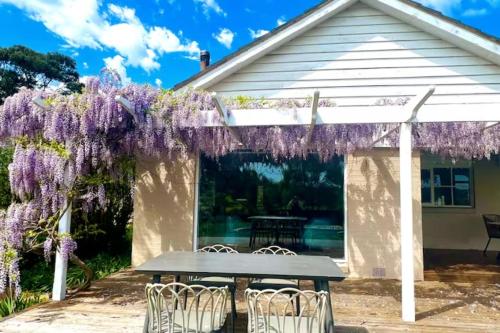 منزل 100 متر مربع من 5 غرفة و2 حمام خاص في Chirnside Park (Heritage Holiday House No.17) in Chirnside Park