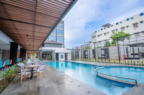 สระว่ายน้ำ, Aston Emidary Bangka Hotel and Conference Center in บังกา