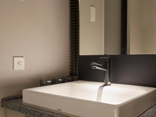 Comfort Twin Room with Sofa Bed image 9