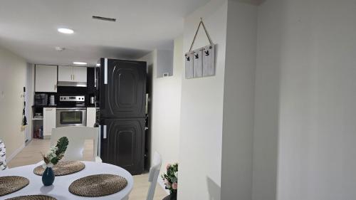 مطبخ, 1BR Getaway Near Calypso - Cozy and Connected in Vars (ON)