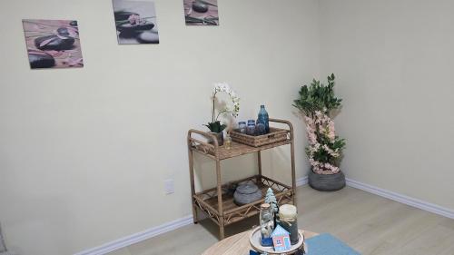 1BR Getaway Near Calypso - Cozy and Connected in Vars (ON)