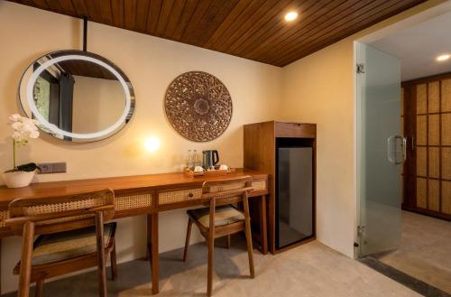 Signature Suite image 5