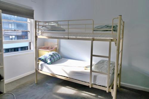 Shared room, female dormitory, shared bathroom, 6 guests