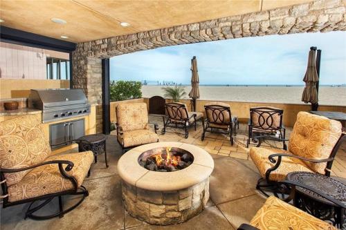 Luxury Oceanfront 4Br W Fire Pit, Bbq & Gorgeous Views By Beachview Rentals