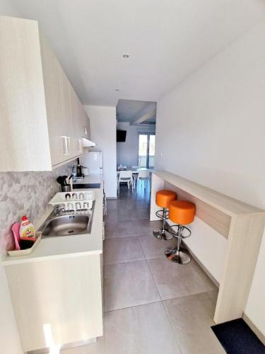 Christopher's Sandy Beach Suites 4