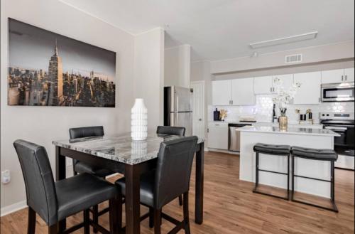 Luxury Apartment in Bricktown Riverwalk near Harn Homestead