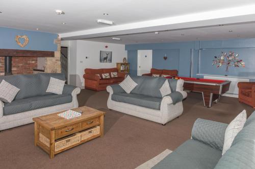 Whittonlodge sleeps28 Hottub pool table