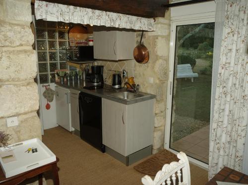 Kitchen, Sous les chenes in Lussan