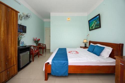 Standard King Room image 1