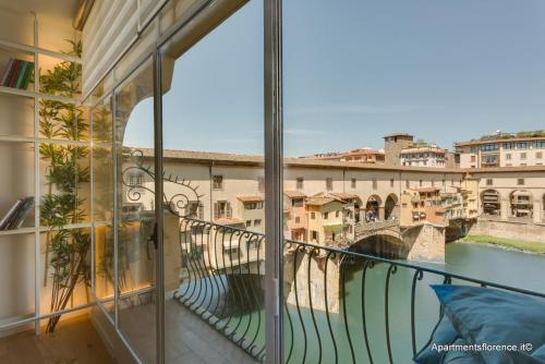 Apartments Florence - Ponte Vecchio Balcony, Florencja