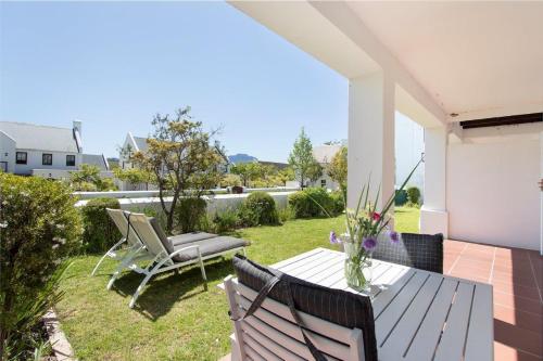 Winelands Golf Lodges 18