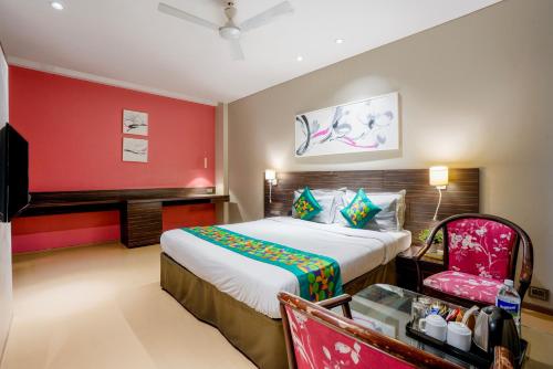 Deluxe Room image 5