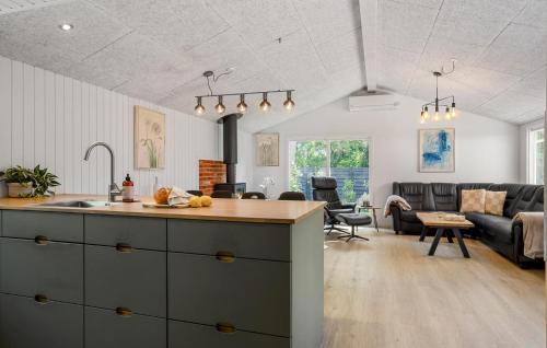 virtuve, Stunning Home In Toftlund With Wifi in Arrild