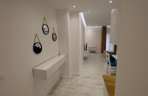 One-Bedroom Apartment image 10