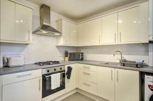 The Red Retreat, 7 Beds, Garden, Free Parking, Contractors, Fast Wifi, Smart TV, Liverpool (foto 7)