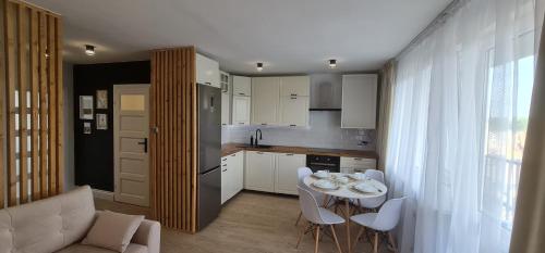 Nowoczesny jasny apartament nad Jeziorem